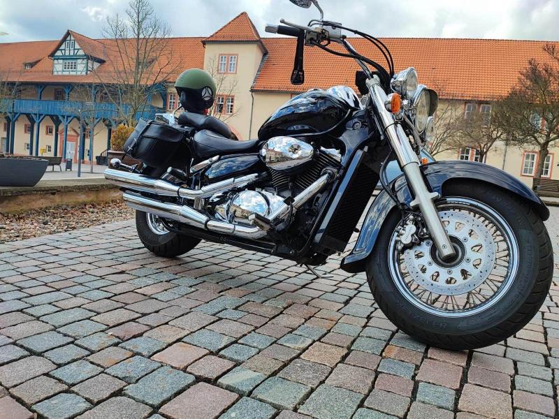 Suzuki VL800 - Von rechts